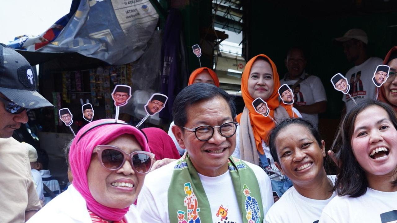 Pramono Anung menyambangi daerah padat penduduk di kawasan Tanah Abang
