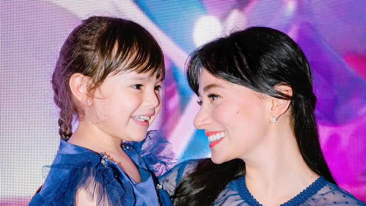 Serasa Melahirkan Sahabat Sendiri, 7 Potret Lucu dan Menggemaskan Chloe Anak Asmirandah, Cantiknya Mirip Sang Ibu