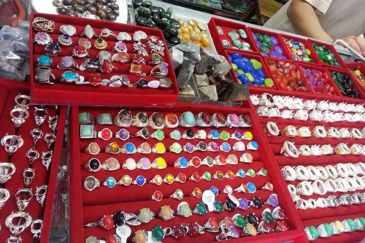 Serunya Berburu Batu Akik di Martapura
