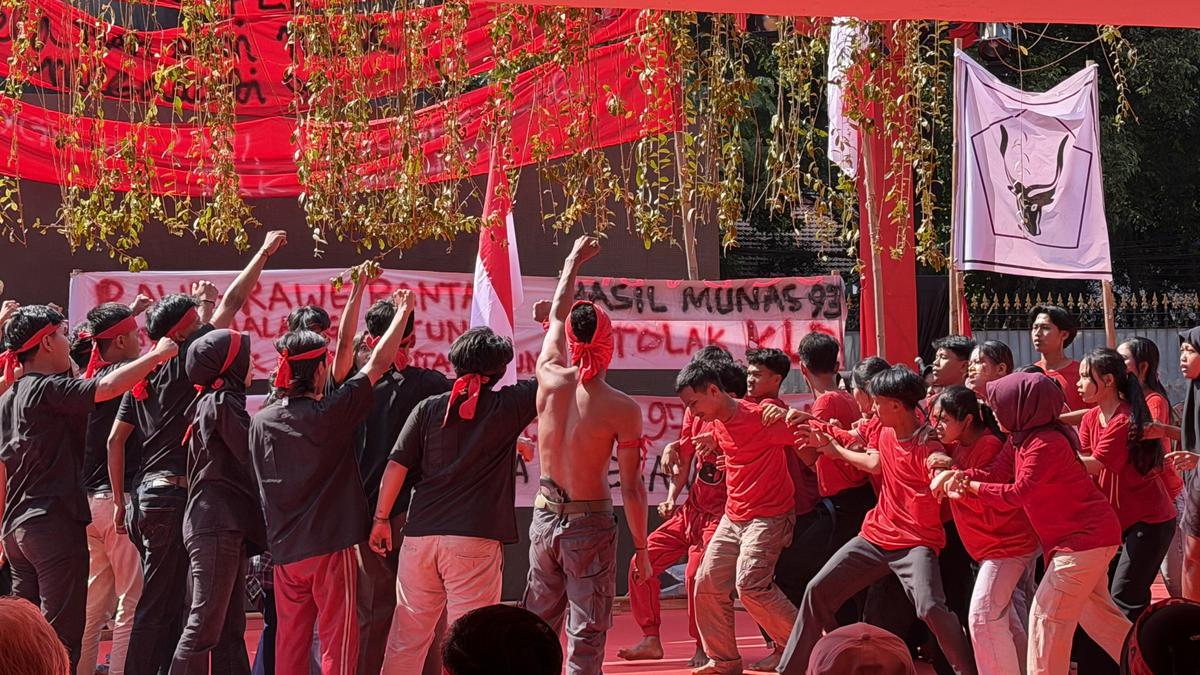 Teatrikal Peringatan 30 Tahun Peristiwa Kudatuli di Kantor DPP PDIP, Jakarta Pusat. (Liputan6/Lizsa Egeham)