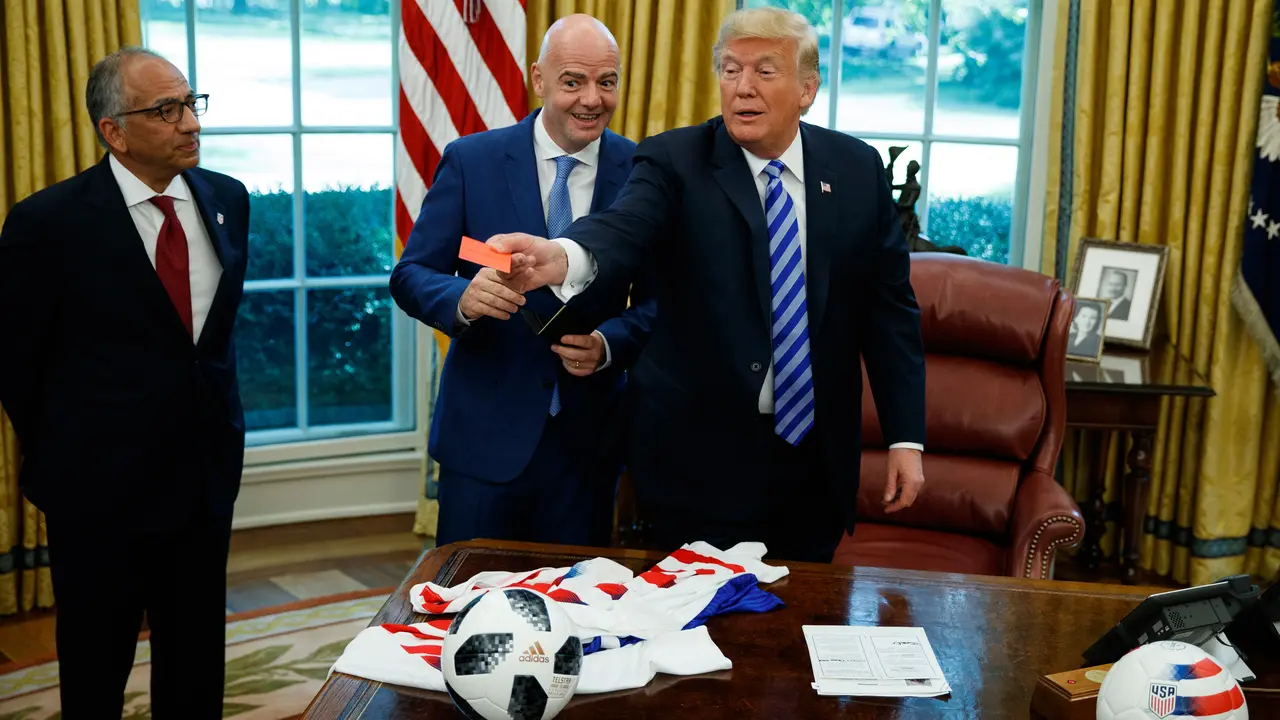 Presiden AS, Donald Trump dan Presiden FIFA, Gianni Infantino