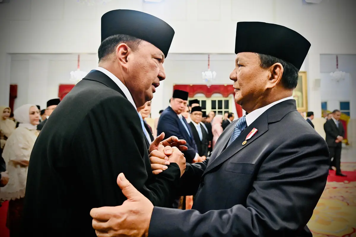 Presiden Prabowo Subianto bersama Menteri Koordinator Bidang Politik dan Keamanan (Menko Polkam) Budi Gunawan.