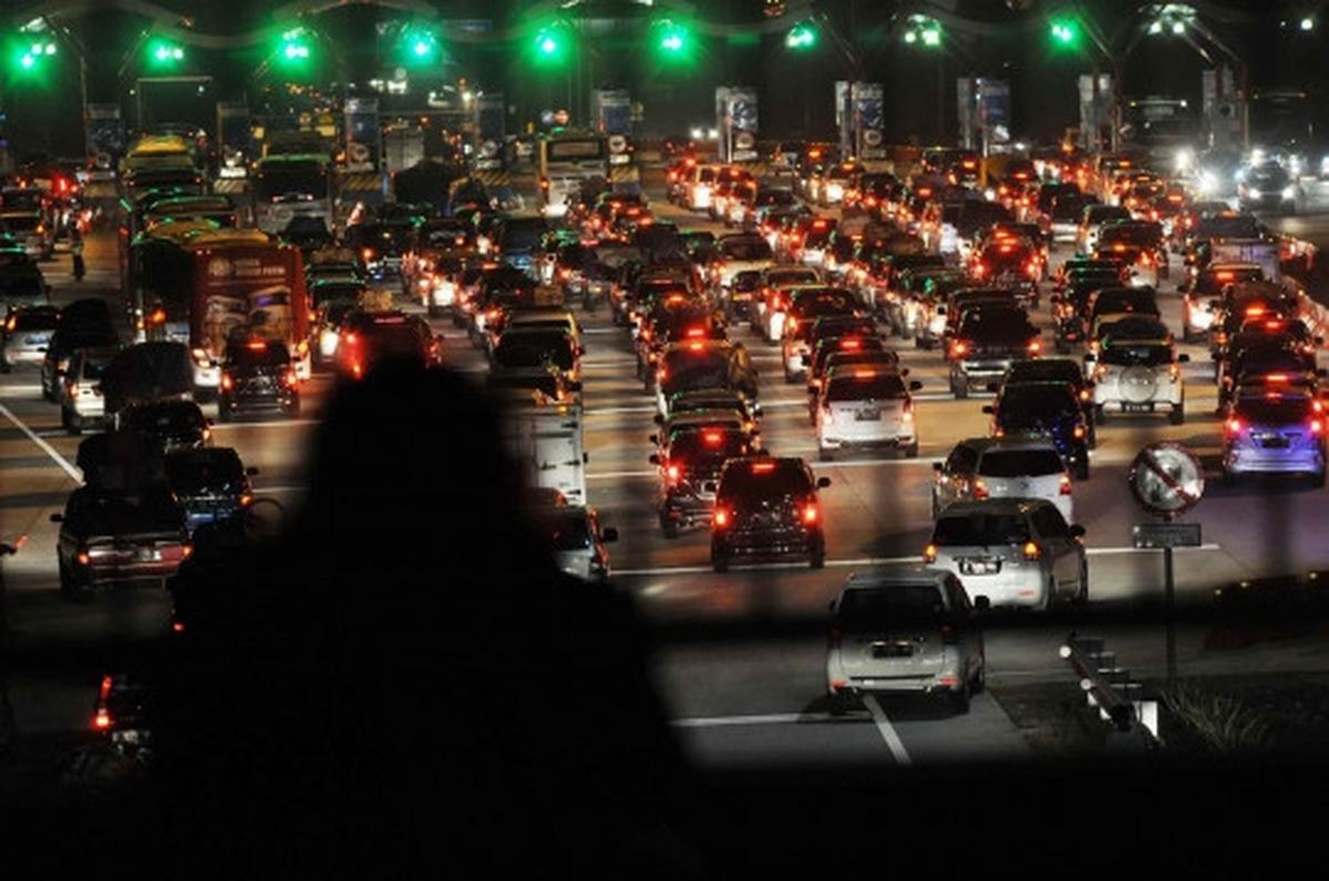 Gerbang Tol Palimanan macet hingga 10 km