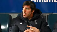 Foto ini diambil pada 29 Juli 2026 dan menunjukkan Sandro Tonali dari Tottenham Hotspur sedang membalut jarinya sebelum pertandingan persahabatan pramusim melawan Sydney FC di Stadion Allianz di Sydney pada 29 Juli 2026. (SAEED KHAN/AFP)