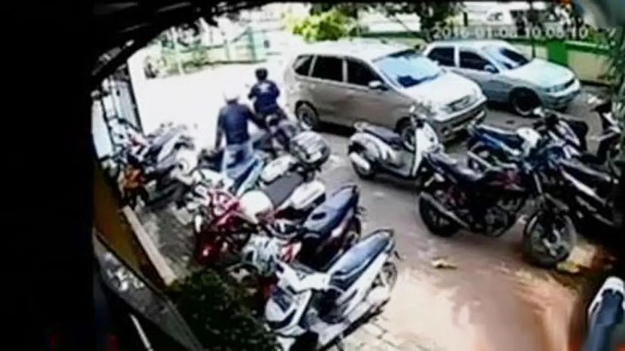 VIDEO: Aksi Pencurian Motor di Sekolah Ini Terekam CCTV