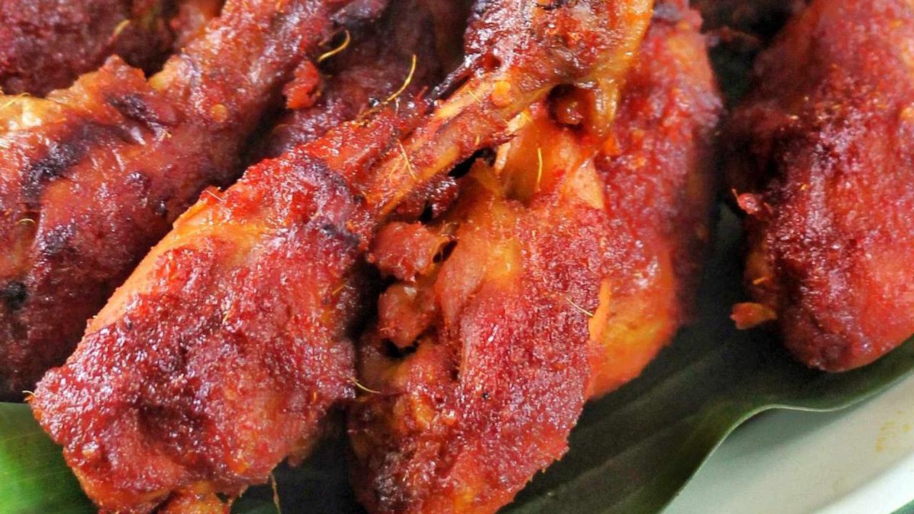 Itulah lima resep varian ayam bakar yang bisa dicoba di rumah. Jangan lupa praktekkan di rumah, dan rasakan kenikmatan ayam bakar buatan kalian bersama keluarga. Happy cooking!