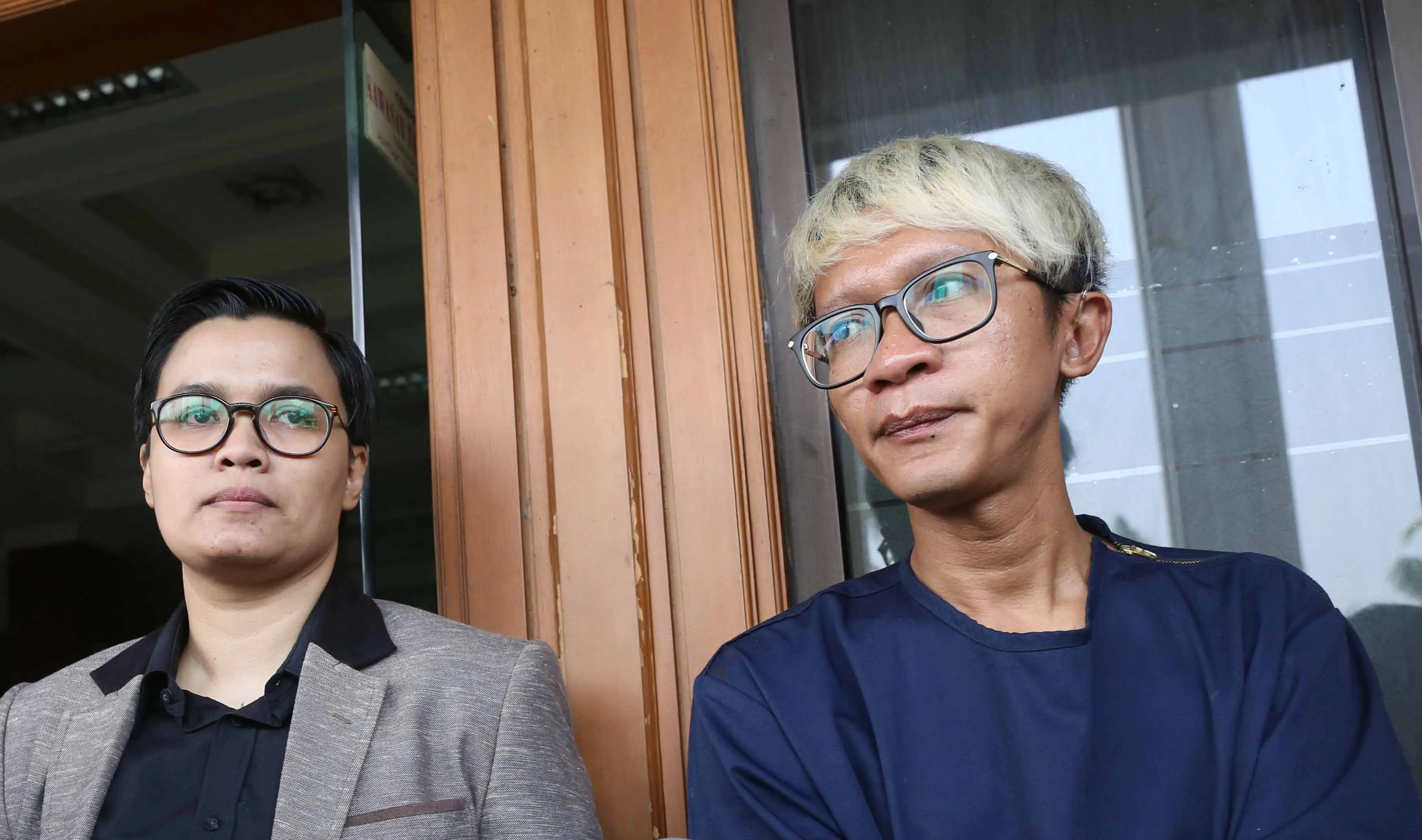 Sekedar mengingatkan, Aming resmi menikah dengan Evelyn pada 6 Juni 2016. Beberapa bulan pasangan ini pamer kemesraan. Pada 3 Maret Aming mengajukan gugatan talak. Majelis hakim mengabulkan gugatan Aming pada 16 Juni 2017. (Nurwahyunan/Bintang.com)