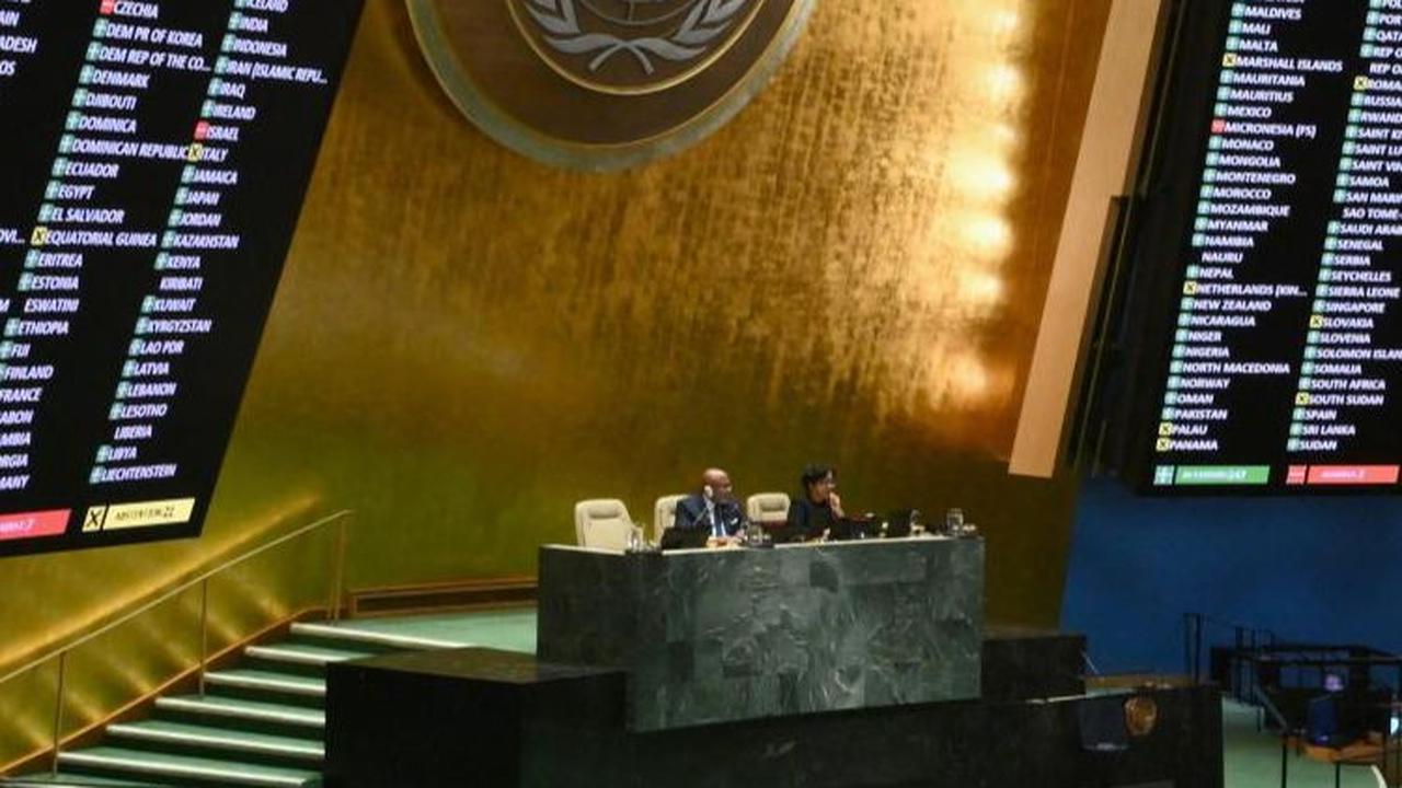 FOTO: Momen Resolusi Gencatan Senjata di Gaza Disepakati Majelis Umum PBB, Hasilkan 153 Dukungan Suara
