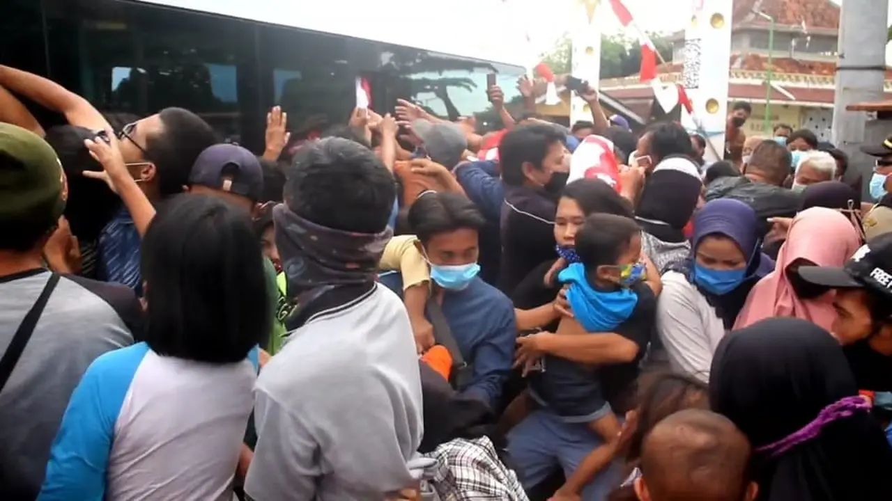 Berebut Sembako Jokowi