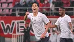 Pemain Vissel Kobe, Yoshinori Muto merayakan gol kelima timnya saat laga J1 League 2023 melawan Kashima Antlers di Kashima Soccer Stadium, Kashima, Ibaraki, Jepang, 15 April 2023. (Dok. J.League)