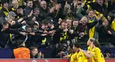 Para pemain Borussia Dortmund merayakan gol yang dicetak oleh Ian Maatsen ke gawang Atletico Madrid dalam duel leg kedua perempat final Liga Champions di Stadion Signal-Iduna Park, Rabu (17/4/2024). Die Borussen sukses menaklukkan tamunya dengan skor 4-2. (AP Photo/Martin Meissner)