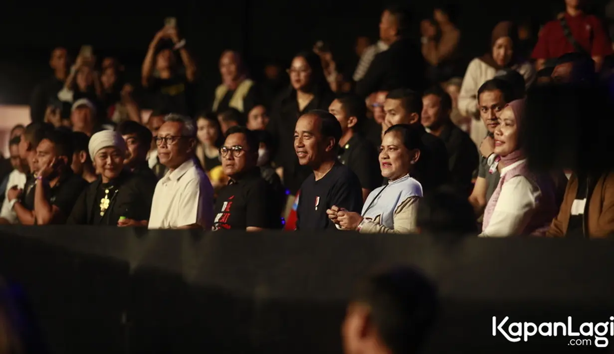 Presiden Joko Widodo (Jokowi) dan istri hadir menyaksikan konser NOAH yang berlangsung di Ancol Beach City International Stadium (BCIS), Jakarta Utara, Minggu, 3 Desember 2023. Berikut beberapa potret konser NOAH sebelum hiatus alias vakum. [Foto: KapanLagi.com/Bayu Herdianto]