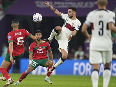 Bruno Fernandes menjadi salah satu pemain kunci Timnas Portugal di Piala Dunia 2022. Gelandang andalan Manchester United tercatat berhasil mencetak 2 gol dan 3 assist dalam 4 laga bersama skuad Selecao Das Quinas. Bruno tercatat berada di lapangan selama 357 menit. Sayangnya, Portugal harus pulang di babak perempat final setelah dikalahkan Maroko. (AP Photo/Martin Meissner)