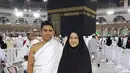 Potret Dian Sastrowardoyo Umrah Bareng Keluarga (Sumber: Instagram/therealdisastr)