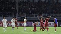 Selebrasi pemain Timnas Indonesia U-20 usai mengalahkan Timnas Vietnam U-20 dalam pertandingan Grup F Kualifikasi Piala Asia U-20 2023 di Stadion Gelora Bung Tomo, Surabaya, Minggu (18/9/2022). (Bola.com/Ikhwan Yanuar)