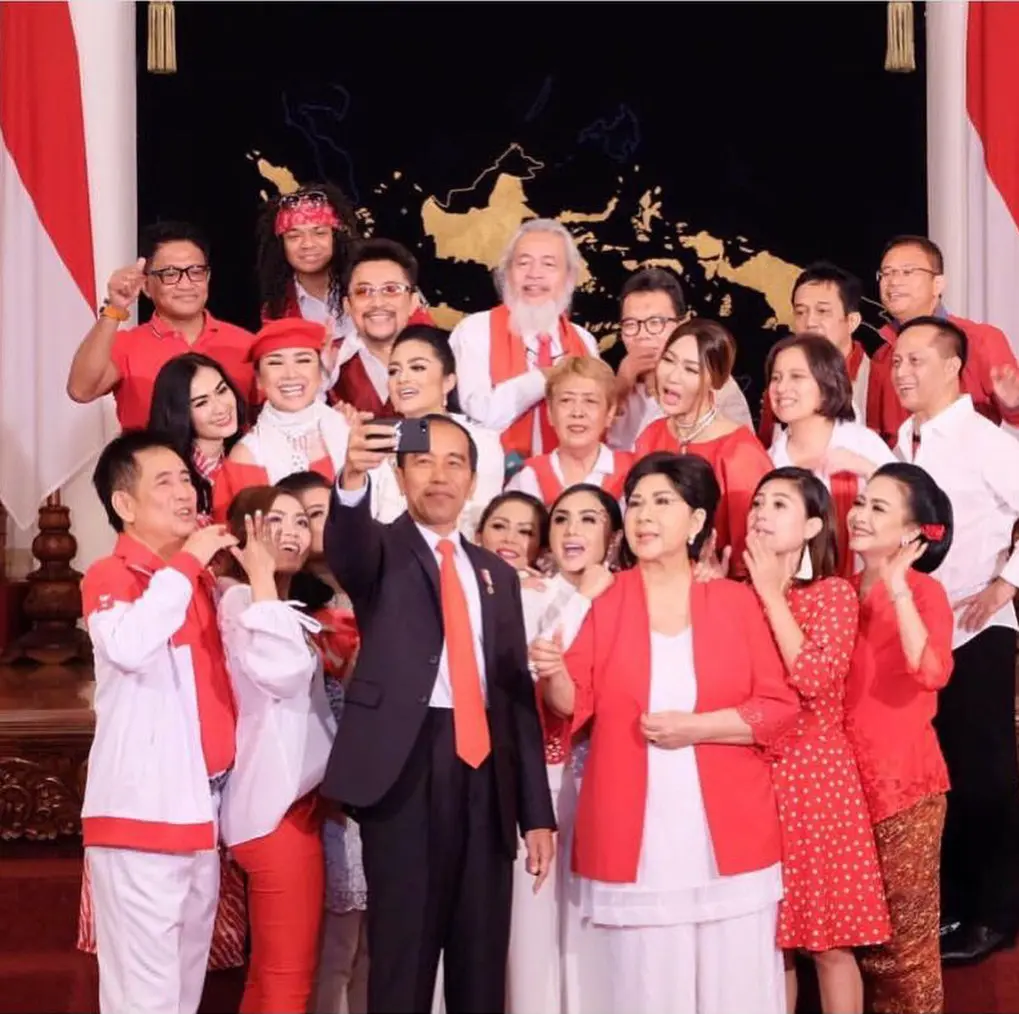 Inul Daratista di Istana Negara bersama Presiden Jokowi dan rekan-rekan artis. (Instagram - @inul.d)