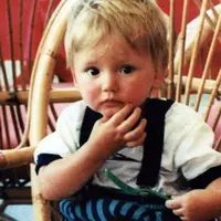 Sejak tahun 1991, balita ini dinyatakan hilang di Pulau Kos, Yunani. Polisi menduga telah tewas akibat alat penggali tanah. | via: thesun.co.uk