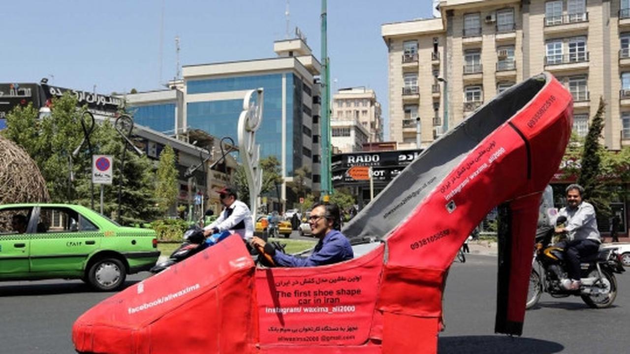 Uniknya mobil sepatu milik tukang semir jalanan di Iran
