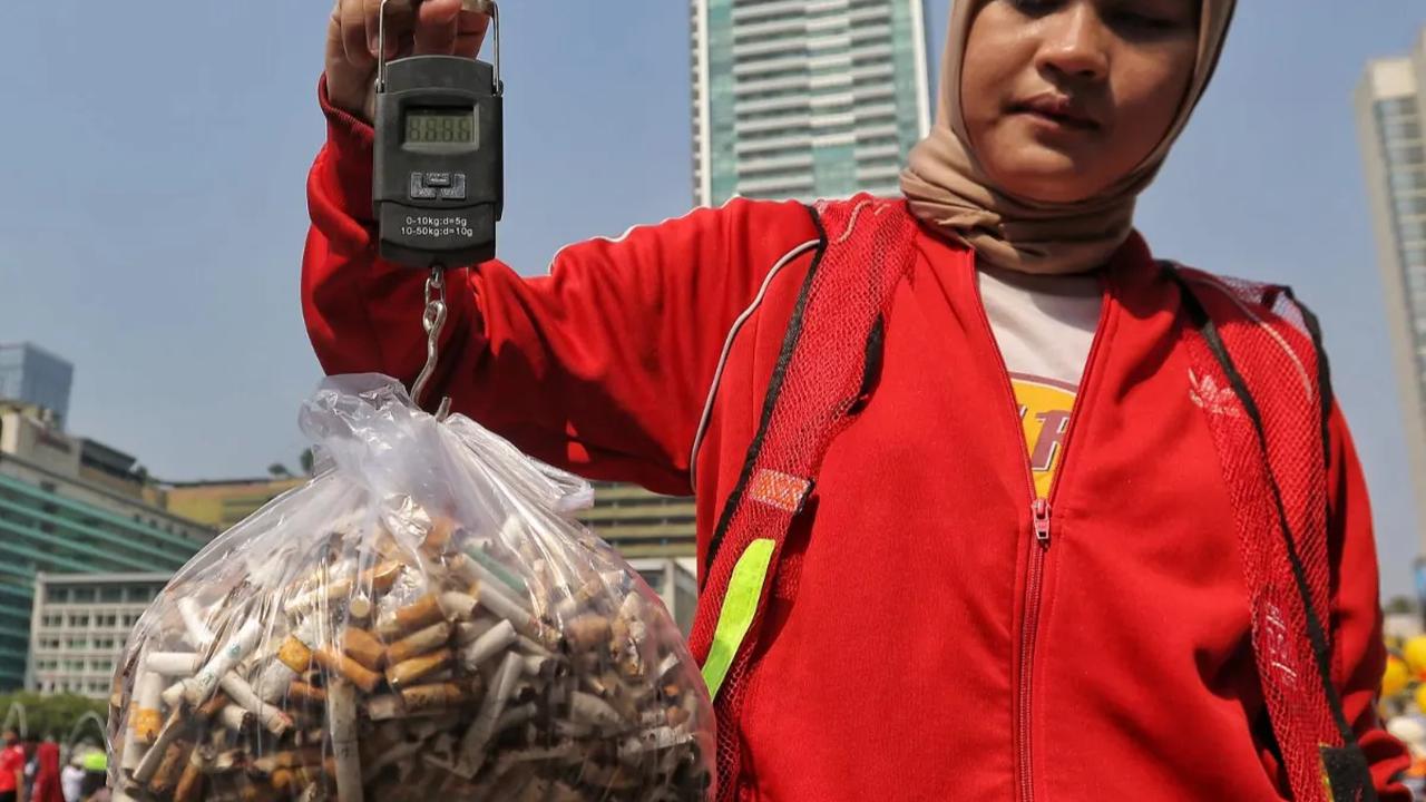 Kampanya ini dilakukan untuk mengurangi penggunaan plastik sekaligus memberikan contoh kepada warga agar peka terhadap lingkungan yang kotor.
