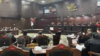 Ahli dari pasangan Anies-Muhaimin memberikan pernyataan dalam sidang PHPU di Gedung Mahkamah Konstitusi (MK), Jakarta Pusat, Senin (1/4/2024). (Liputan6.com/ Winda Nelfira)