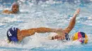 Atlet polo air Jepang, Mitsuaki Shiga, saat pertandingan melawan Iran pada semifinal Asian Games di Stadion Akuatik, Jakarta, Jumat (31/8/2018). (AP/Bernat Armangue)