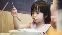 Anak susah makan bikin orangtua bingung/copyright: unsplash/rainier ridao