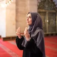 ilustrasi perempuan berhijab/copyright Shutterstock