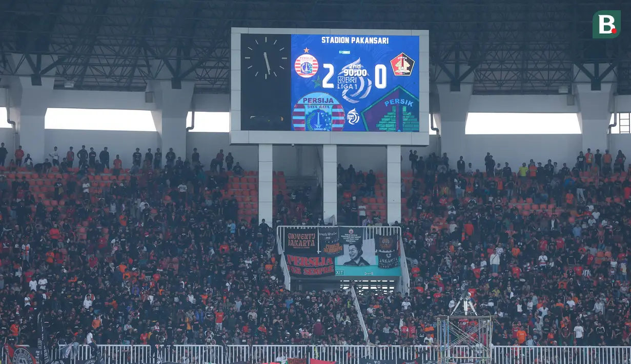 Perolehan tiga poin ini membuat Persija Jakarta menembus empat besar BRI Liga 1. Tim berjulukan Macan Kemayoran itu membukukan 21 poin dari 12 pertandingan. (Bola.com/M Iqbal Ichsan)