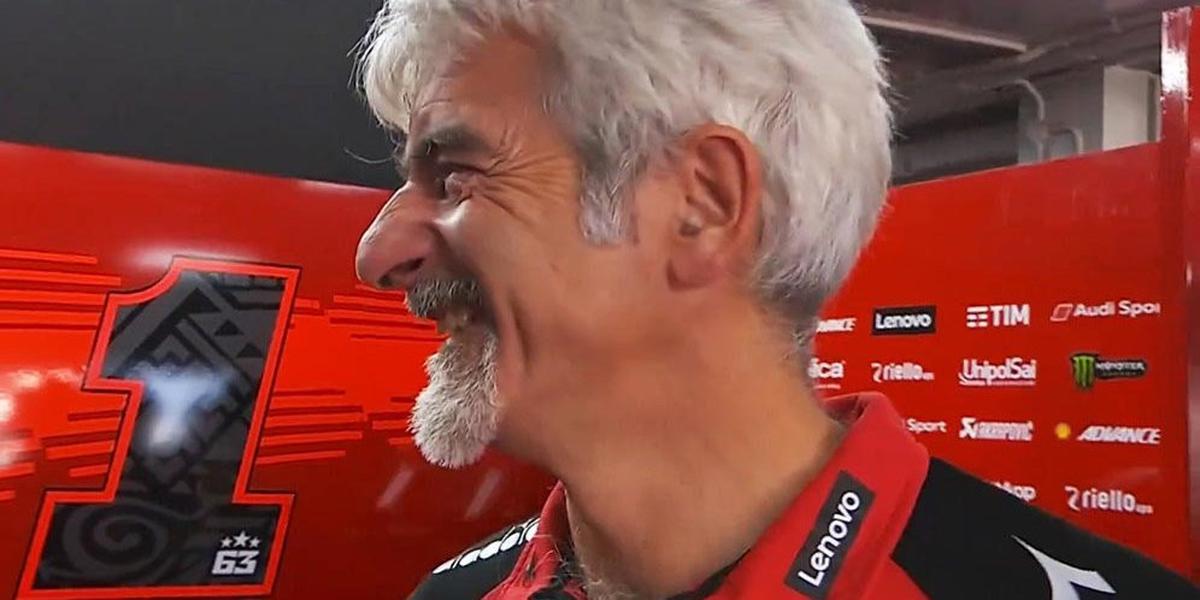 Ducati Taxi: Kehabisan Bensin, Pecco Bagnaia 'Digandeng' Marc Marquez ke Garasi di MotoGP Mandalika 2024