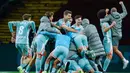 Atletico Madrid sukses meraup poin penuh kala bertandang ke markas Barcelona pada jornada ke-18 La Liga 2024/2025 hari Minggu (22/12/2024) dini hari WIB. (AP Photo/Joan Monfort)