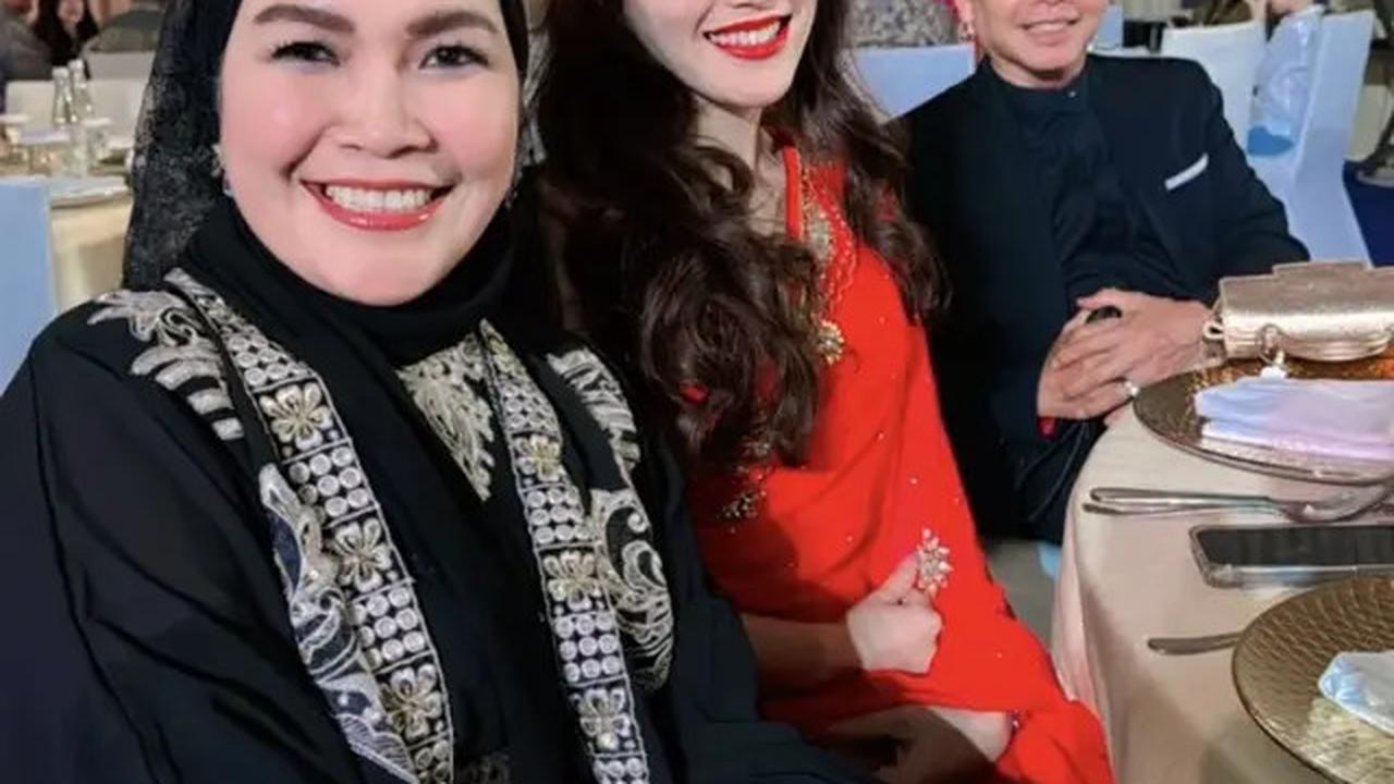 Rambut Panjang Coklat