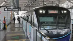 Suasana sepi saat Lebaran di salah satu stasiun Moda Raya Terpadu (MRT) di Jakarta, Minggu (24/5/2020). Di tengah pandemi virus corona COVID-19, pengguna MRT terpantau sepi dan tak seperti libur Lebaran sebelumnya. (Liputan6.com/Johan Tallo)