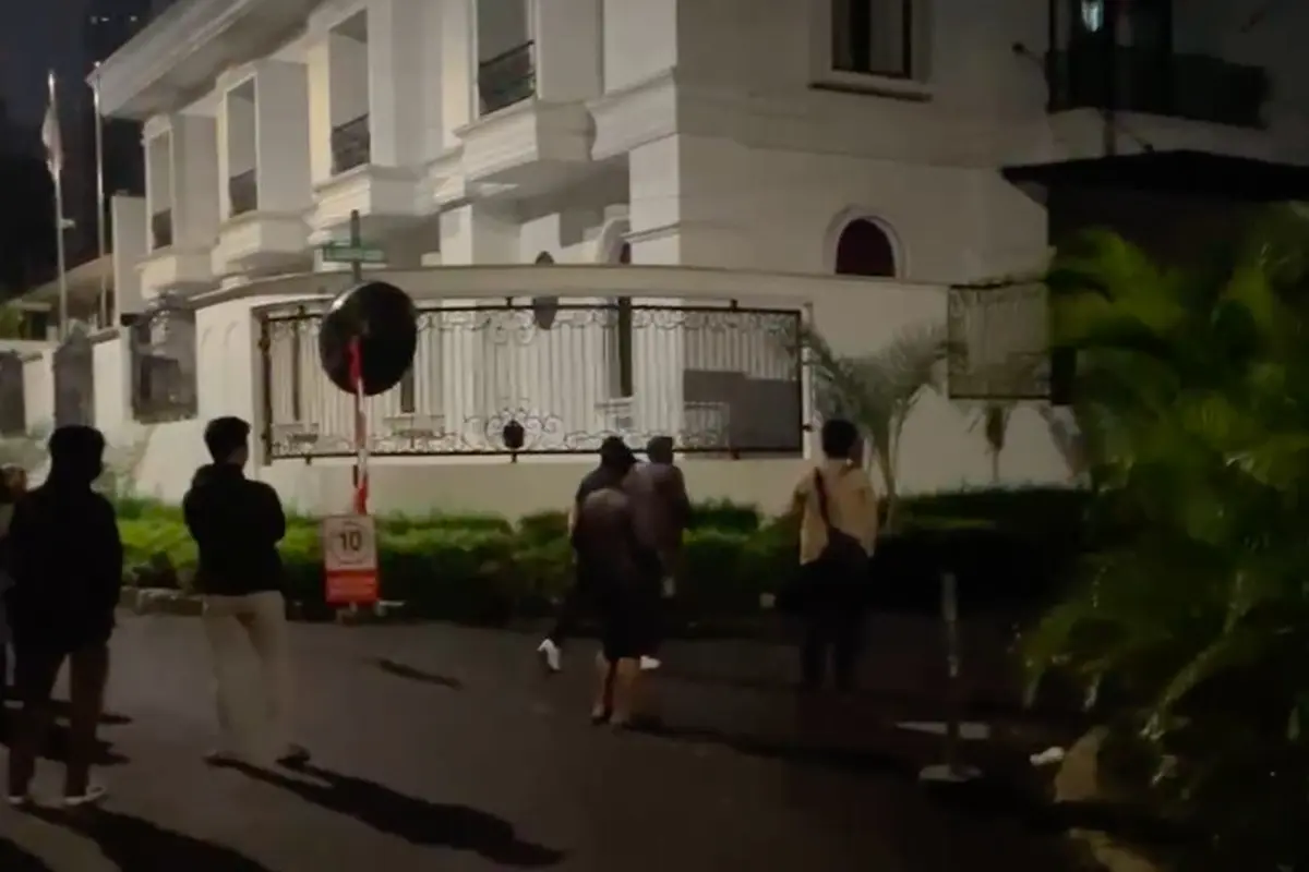 Rumah Anggota DPR Eko Patrio Didatangi Massa