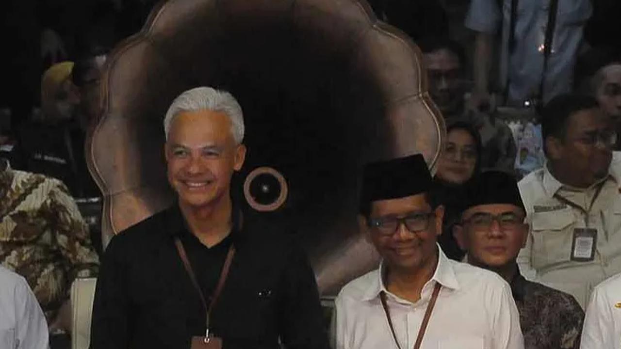VIDEO: Tim Hukum TPN Sebut Cuma Baliho Ganjar-Mahfud Dirusak: Petugas Harusnya Adil