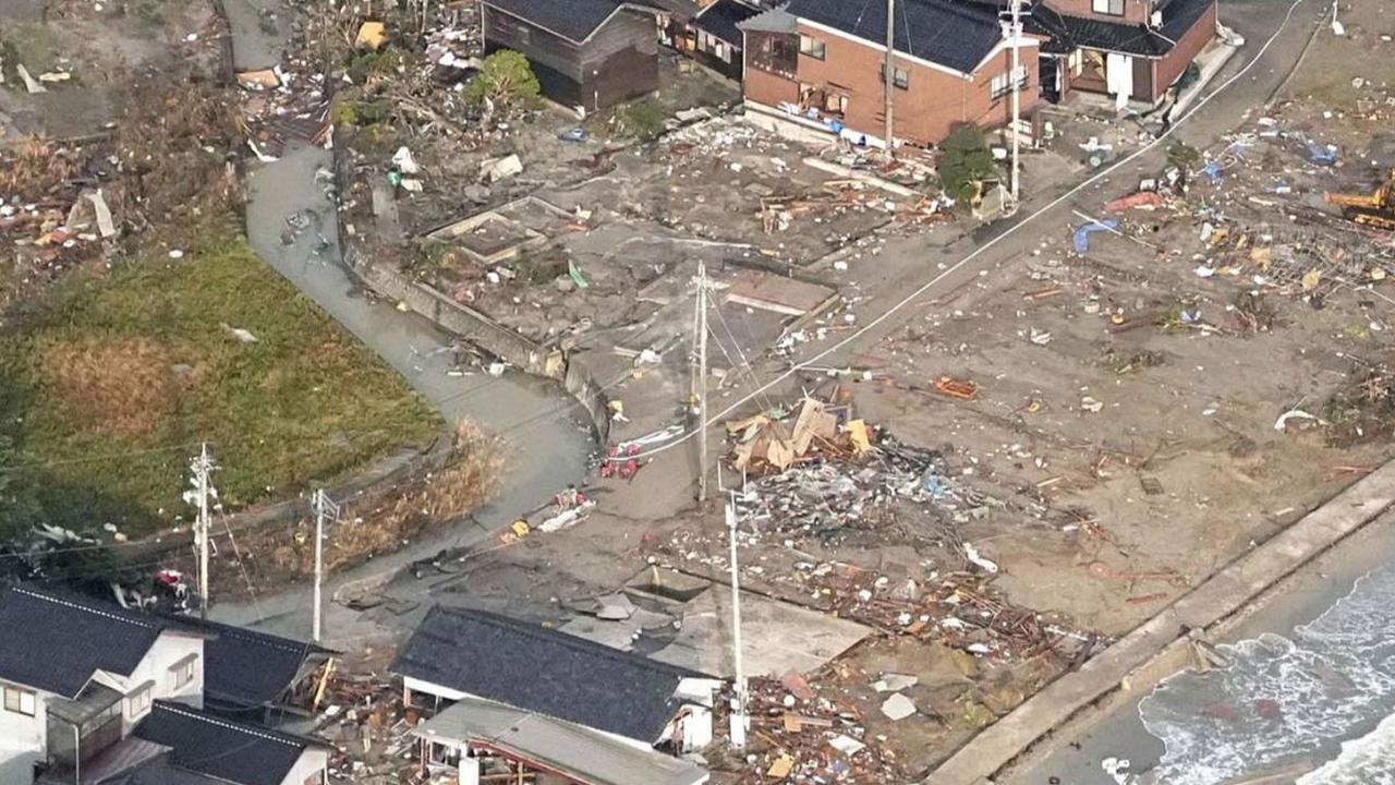 Gelombang tsunami terjadi di beberapa wilayah pesisir Jepang. Berdasarkan data yang dihimpun, gelombang tsunami paling tinggi mencapai 1,2 meter terjadi di pesisir Wajima, Prefektur Ishikawa.