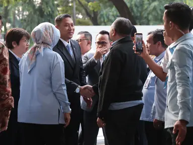 Kepala Badan Gizi Nasional (BGN) Sudaryono disambut disambut jajaran pejabat BGN saat tiba di Gedung BGN, Jakarta, Rabu (22/07/2026).