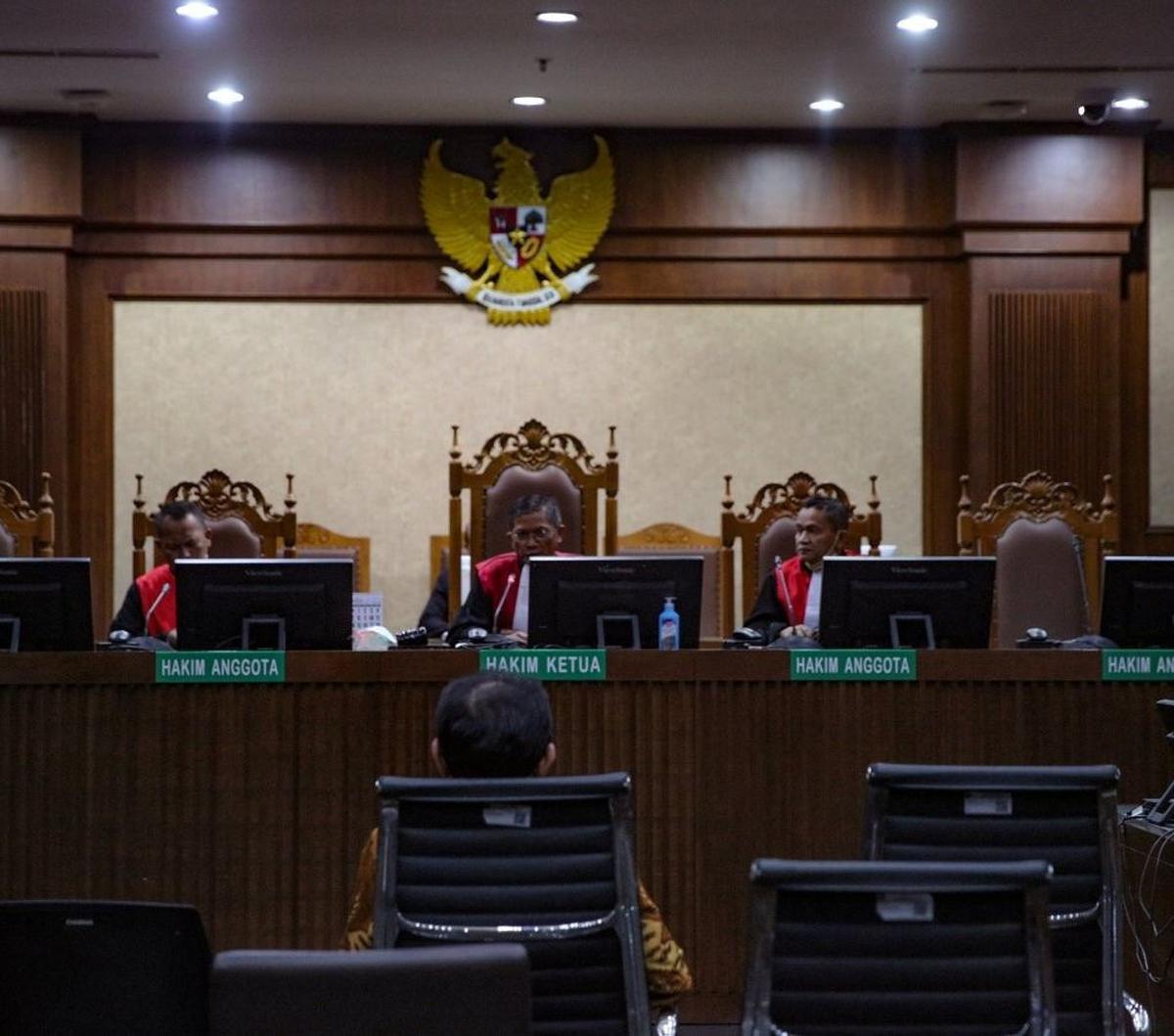 Sekretaris nonaktif Mahkamah Agung (MA) Hasbi Hasan dijatuhi hukuman pidana penjara selama enam tahun usai terbukti bersalah atas kasus menerima suap dan gratifikasi penanganan perkara di MA.&nbsp;