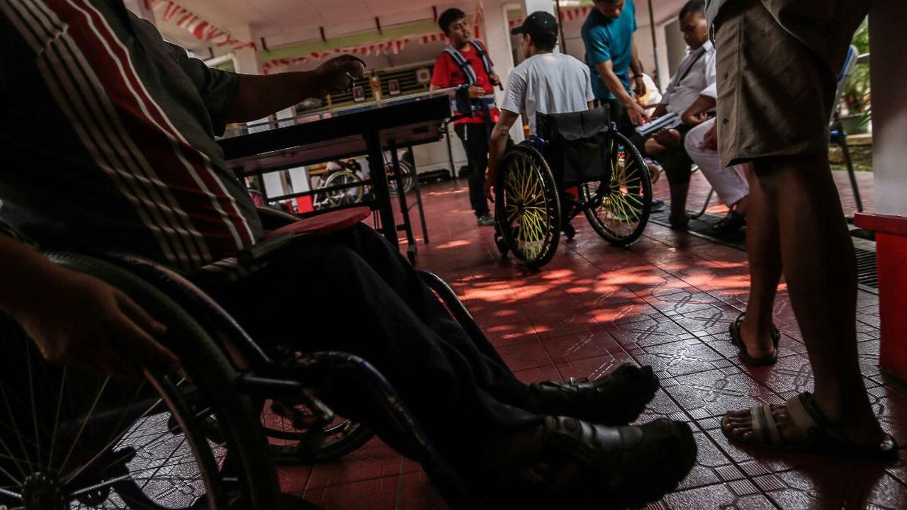Permainan yang dilombakan di antaranya adalah tenis meja, basket, hingga membawa
kelereng dengan sendok.