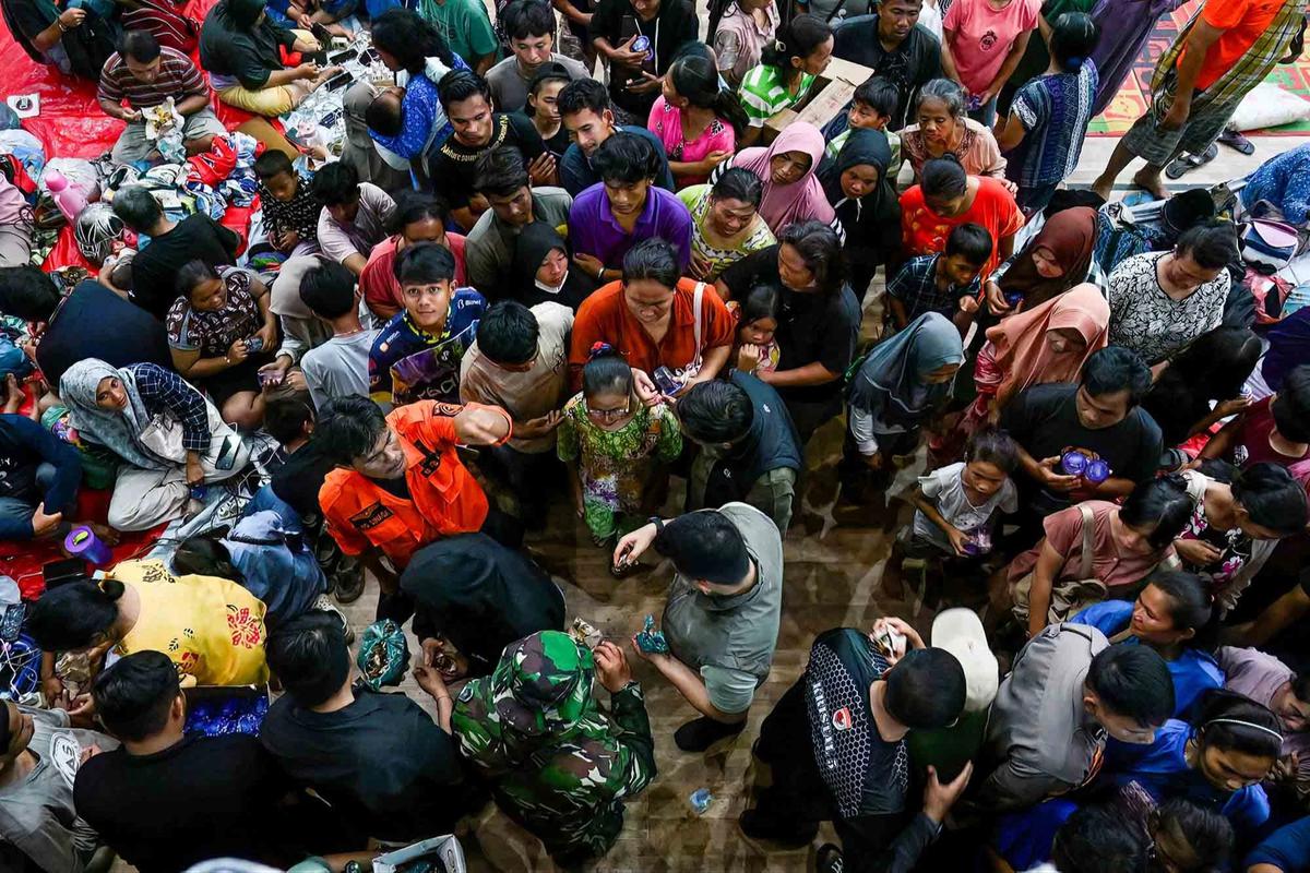 FOTO: Korban Tewas Bertambah, Pengungsian Meluas di Tiga Provinsi Terdampak Bencana Sumatera