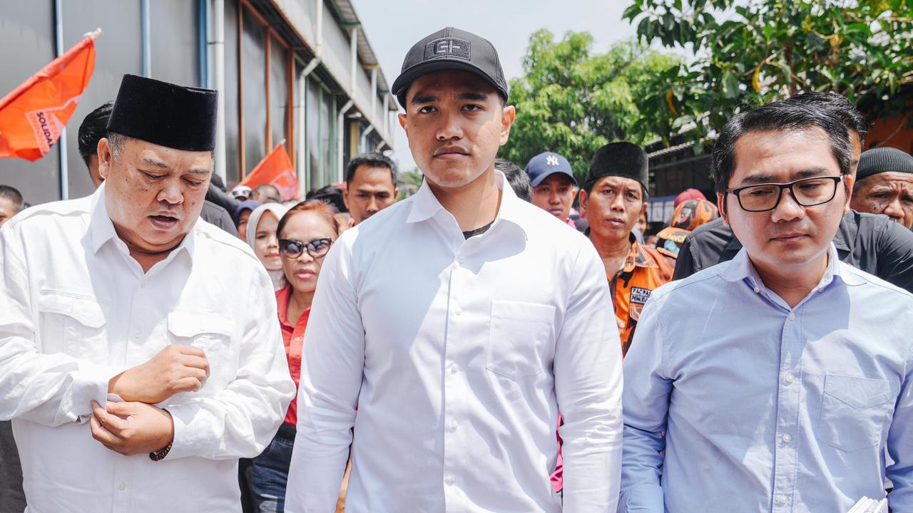 Kaesang Dampingi Zulkarnain-Lerru Yustira Kampanye di TPS Desa Gelam Jaya