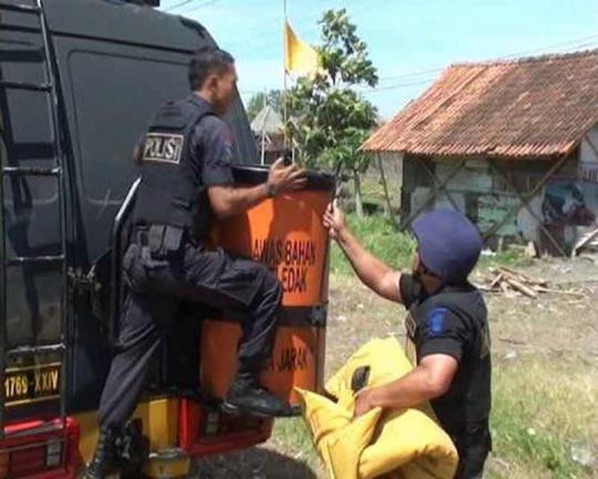 Gegana ledakkan mortir sisa Perang Dunia II