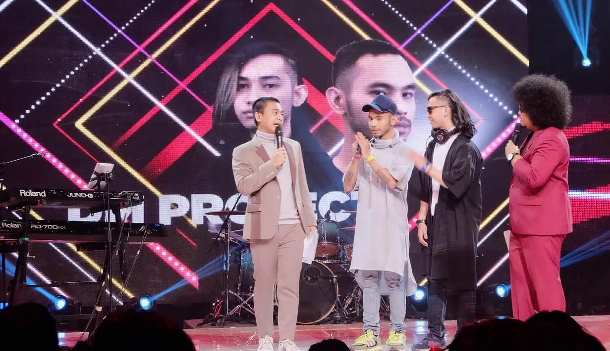 Duo personil, DM Project mahasiswa Institut Kesenian Jakarta menghadirkan nuansa musik electronic music dance (EDM). (Foto: Desmond Manullang/Bintang.com)