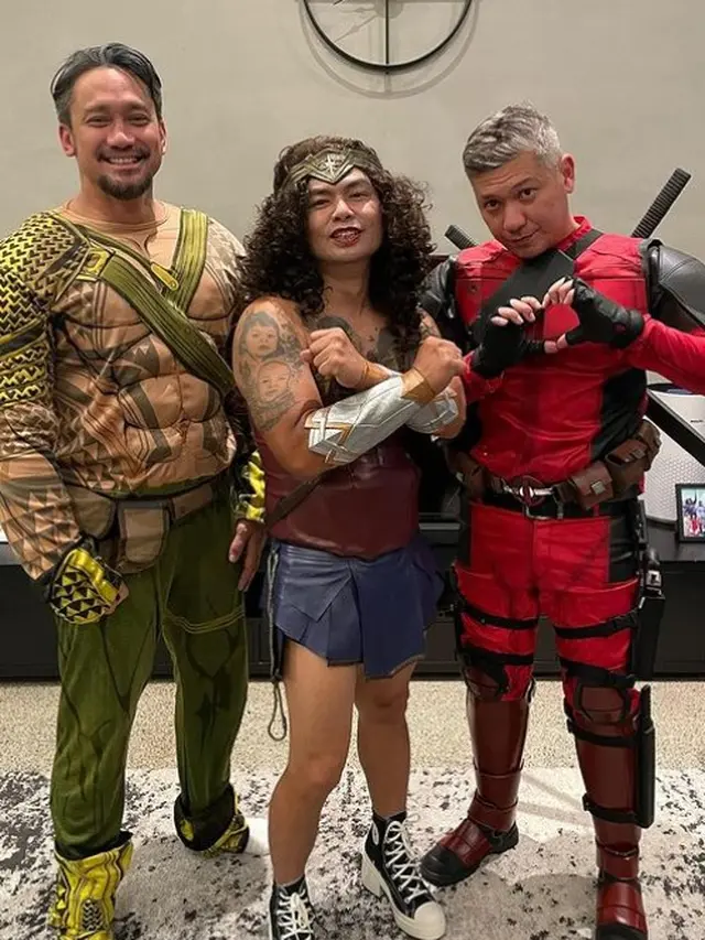 Wendi Cagur pakai kostum Wonder Woman (Instagram/t_orasudi_ro))