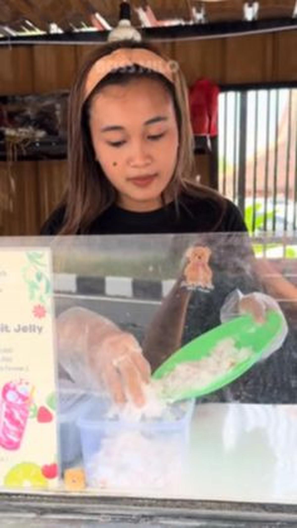 "(Modal) Alhamdulillah kembali dalam sekali jualan langsung kembali," kata Eka.&nbsp;