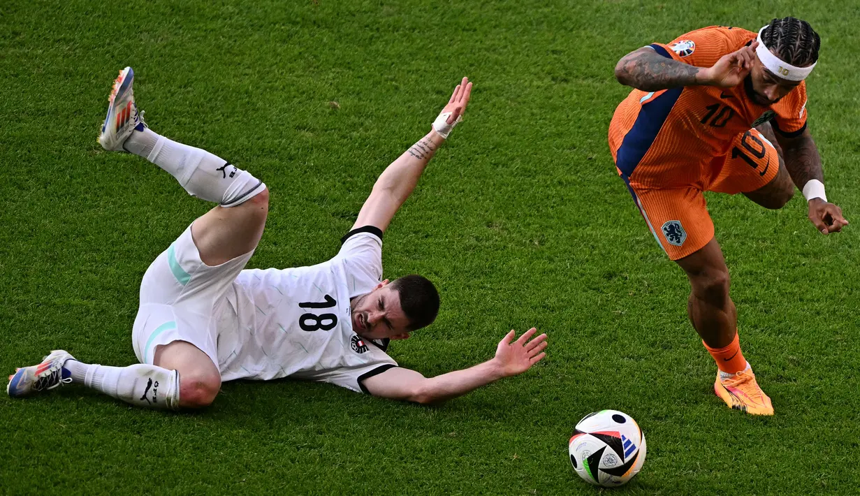 Tiga gol Austria dicetak lewat gol bunuh diri Donyell Malen, Romano Schmid dan Marcel Sabitzer. (GABRIEL BOUYS / AFP)