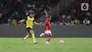 Namun, penyerang Oxford Mark Harris berhasil mencetak gol keduanya di menit ke-30 ketika pertahanan Indonesia All Star lengah. (Liputan6.com/Helmi Fithriansyah)