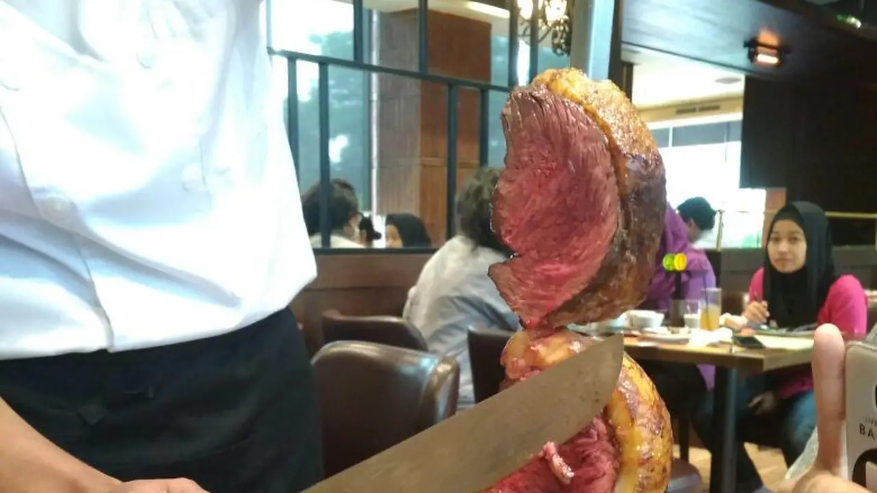 Unik, Hidangan Daging Brazil Non-Stop Hingga Lampu Merah Menyala