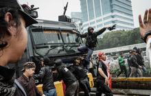 FOTO: Aksi Demo DPR 25 Agustus, Massa Bentrok dengan Aparat