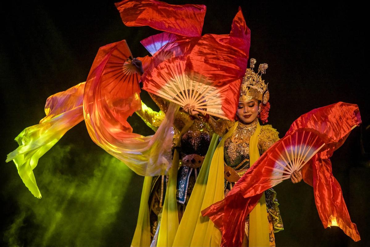 FOTO: Wayang Topeng Panji Hadirkan Pesona Tradisi di Taman Budaya Surabaya
