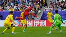 Usaha yang dibangun Korea Selatan untuk mencetak gol keduanya baru tercipta pada menit ke-83. Tendangan bebas Lee Kang In mampu menjebol gawang Malaysia dan membuat skor menjadi imbang 2-2. (AP Photo/Thanassis Stavrakis)